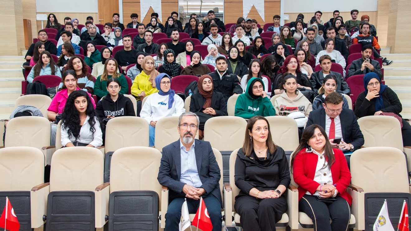 Selçuk Üniversitesinde ‘Cumhuriyetin 100. Yılında Türk Kadını’ söyleşisi düzenlendi